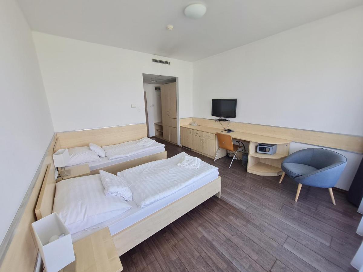 Corner Hotel Angyalfoeld Budapest Bagian luar foto